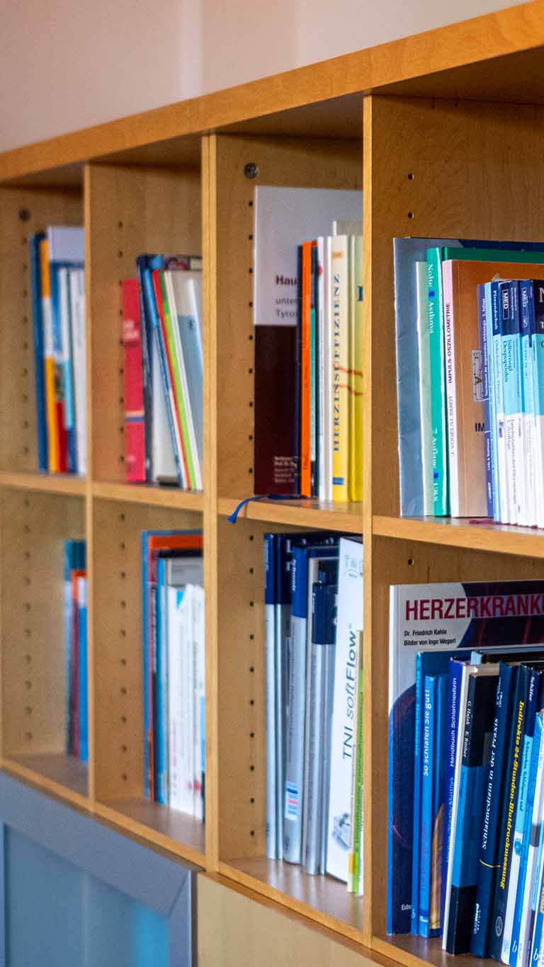 Bücherregal Weiterbildung